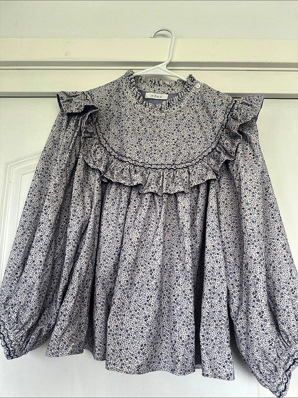 Doen Floral Ruffle Long Sleeve Blouse in Blue & cream. Corduroy fabric